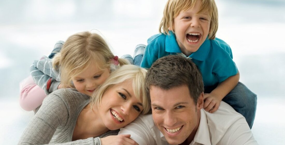 Familie mit zwei Kindern
